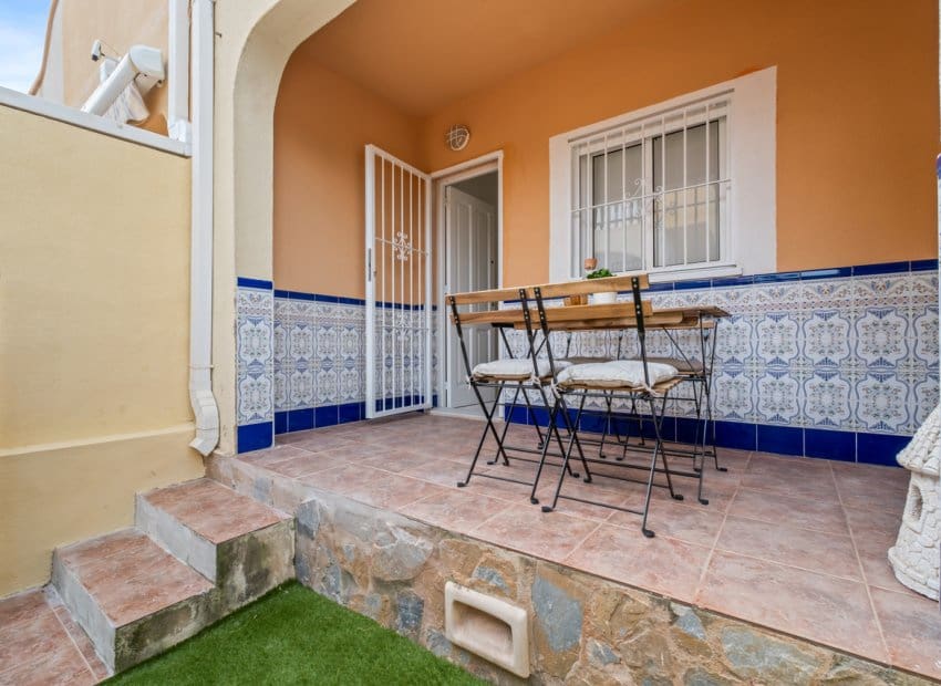 2 bedroom Townhouse for sale in Alicante / Alacant city with pool - € 205,000 (Ref: 9705909)