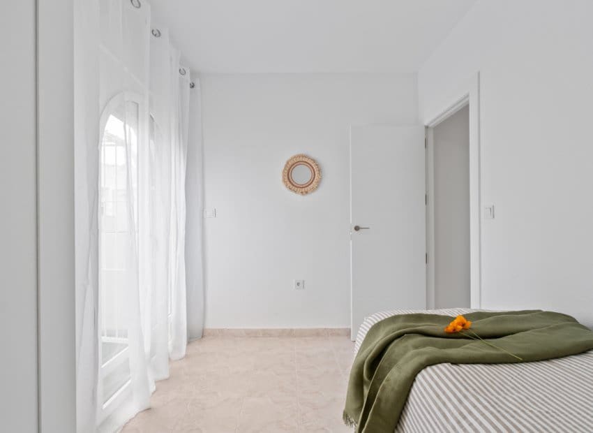 2 bedroom Townhouse for sale in Alicante / Alacant city with pool - € 205,000 (Ref: 9705909)