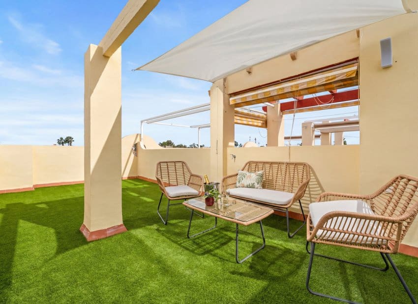 2 bedroom Townhouse for sale in Alicante / Alacant city with pool - € 205,000 (Ref: 9705909)