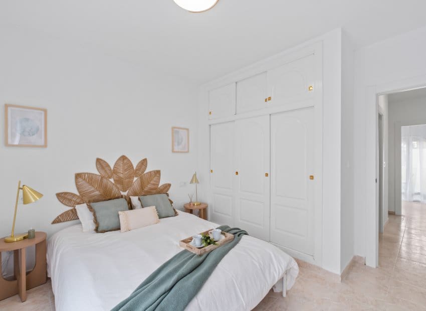 2 bedroom Townhouse for sale in Alicante / Alacant city with pool - € 205,000 (Ref: 9705909)