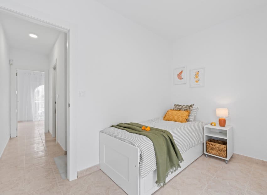 2 bedroom Townhouse for sale in Alicante / Alacant city with pool - € 205,000 (Ref: 9705909)