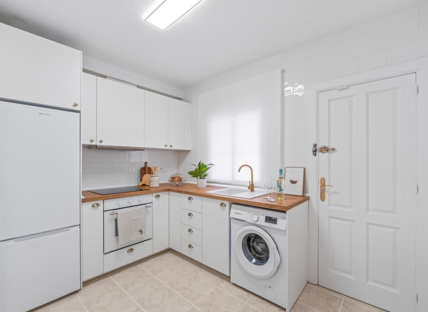 2 bedroom Townhouse for sale in Alicante / Alacant city with pool - € 205,000 (Ref: 9705909)