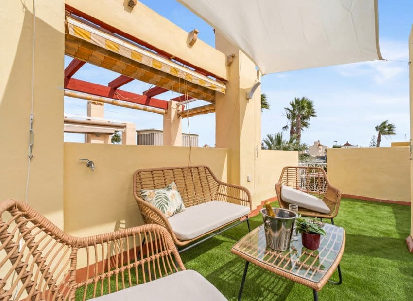 2 bedroom Townhouse for sale in Alicante / Alacant city with pool - € 205,000 (Ref: 9705909)