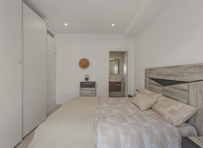 Apartamento de 2 habitaciones en Pilar de la Horadada en venta con piscina - 275.000 € (Ref: 9707995)