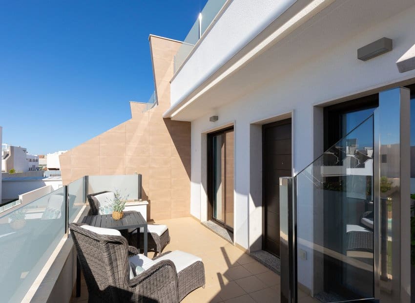 Apartamento de 2 habitaciones en Pilar de la Horadada en venta con piscina - 275.000 € (Ref: 9707995)