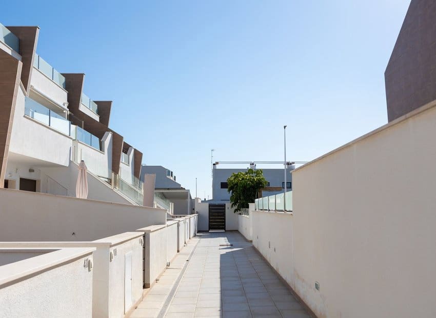 Apartamento de 2 habitaciones en Pilar de la Horadada en venta con piscina - 275.000 € (Ref: 9707995)