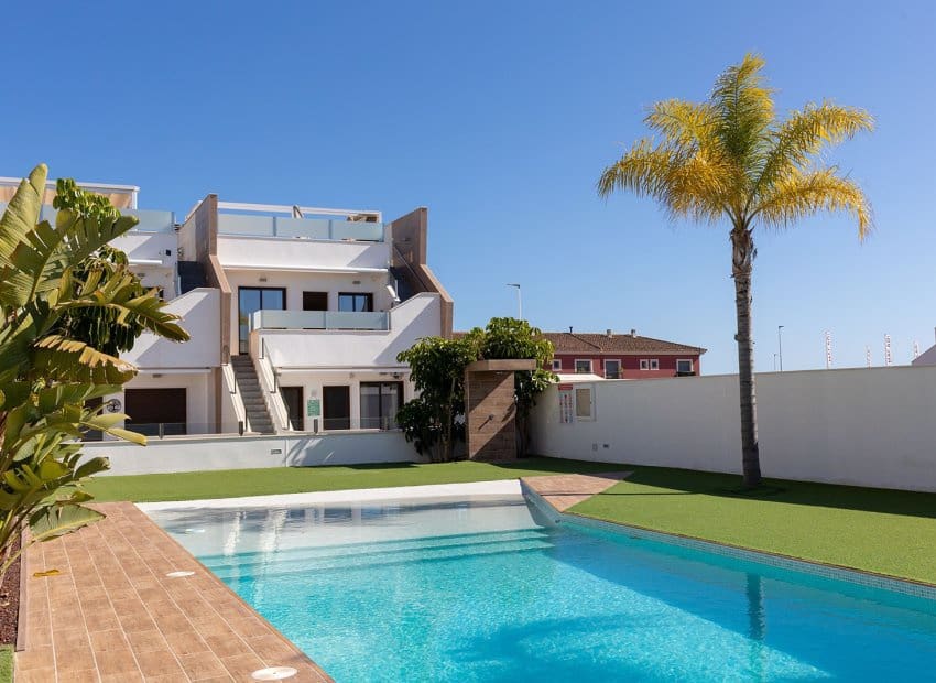 Apartamento de 2 habitaciones en Pilar de la Horadada en venta con piscina - 275.000 € (Ref: 9707995)