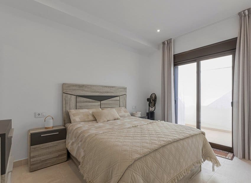 Apartamento de 2 habitaciones en Pilar de la Horadada en venta con piscina - 275.000 € (Ref: 9707995)