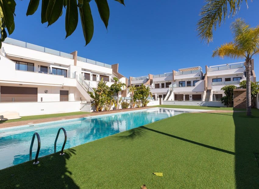 Apartamento de 2 habitaciones en Pilar de la Horadada en venta con piscina - 275.000 € (Ref: 9707995)