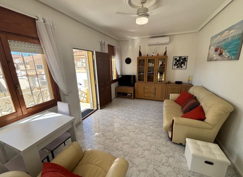 2 soveværelse Villa til salg i Ciudad Quesada med swimmingpool - € 225.000 (Ref: 9713891)