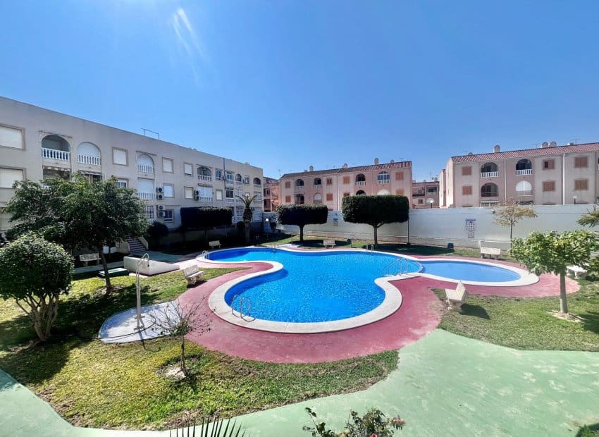 2 chambre Appartement à vendre à Torrevieja avec piscine - 155 000 € (Ref: 9714113)