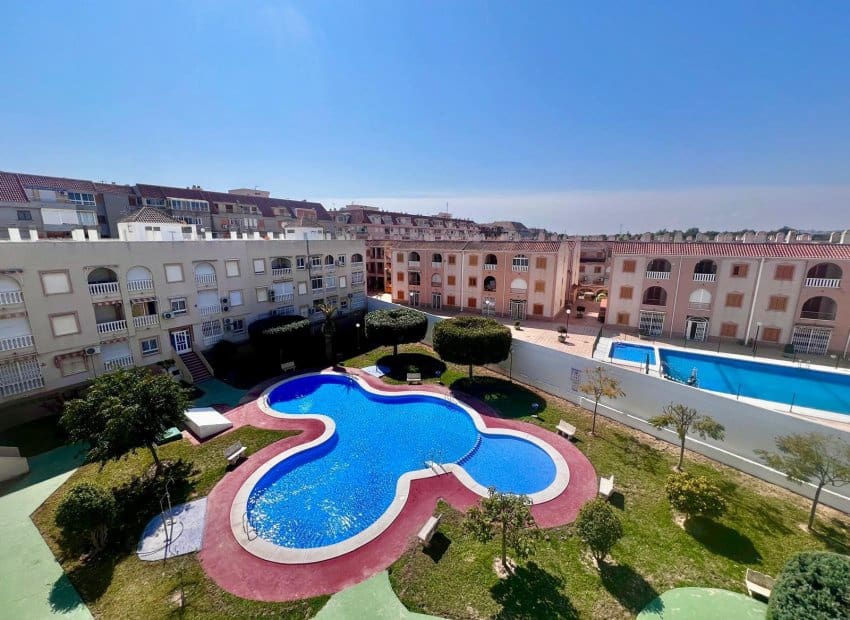 2 chambre Appartement à vendre à Torrevieja avec piscine - 155 000 € (Ref: 9714113)
