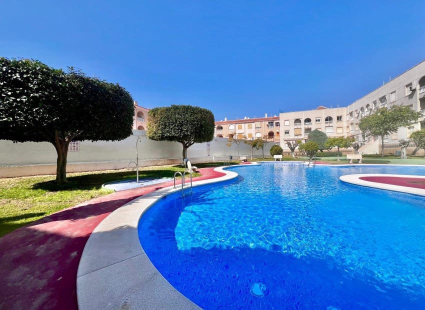 2 chambre Appartement à vendre à Torrevieja avec piscine - 155 000 € (Ref: 9714113)