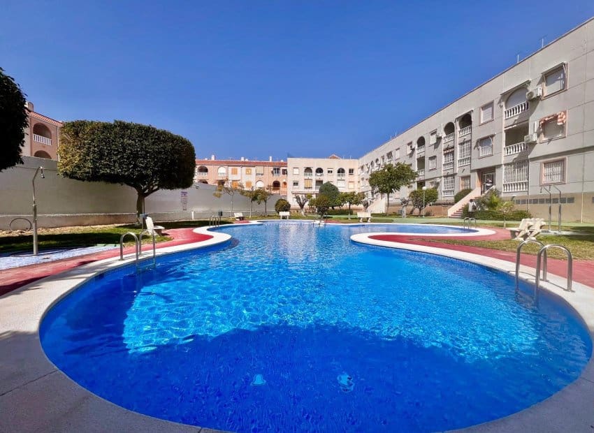 2 chambre Appartement à vendre à Torrevieja avec piscine - 155 000 € (Ref: 9714113)