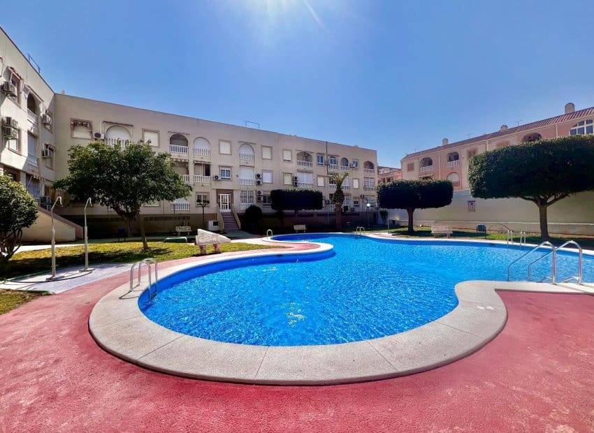 2 chambre Appartement à vendre à Torrevieja avec piscine - 155 000 € (Ref: 9714113)