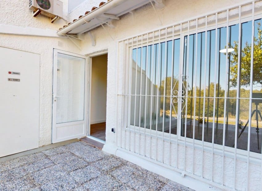 Apartamento de 2 habitaciones en Villamartin en venta - 225.000 € (Ref: 9715378)