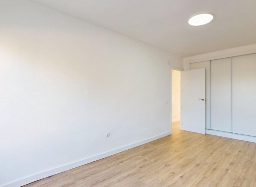 Apartamento de 2 habitaciones en Villamartin en venta - 225.000 € (Ref: 9715378)