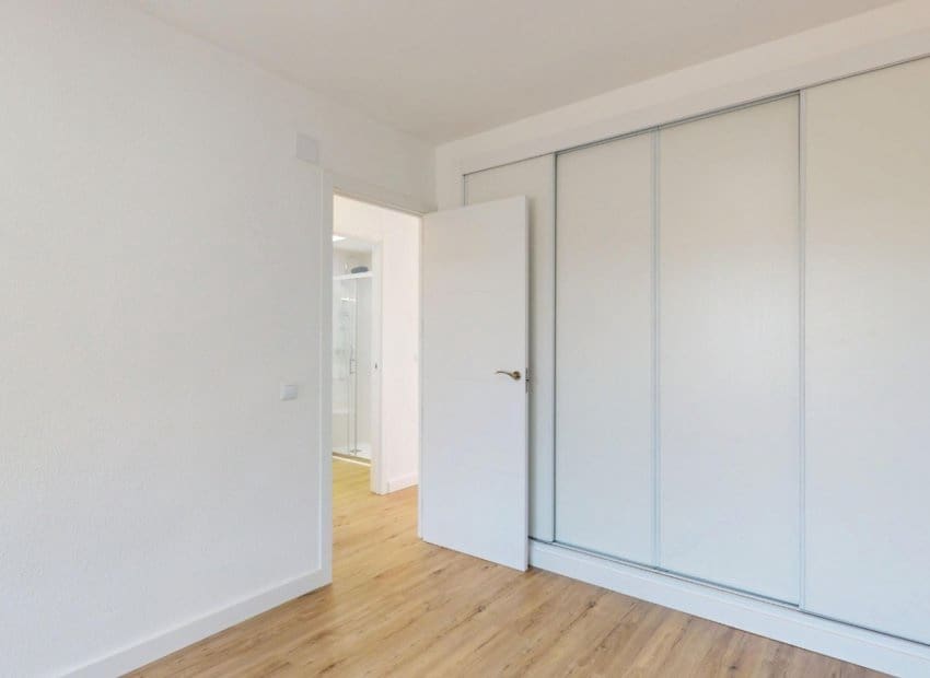 Apartamento de 2 habitaciones en Villamartin en venta - 225.000 € (Ref: 9715378)