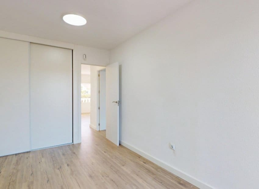 Apartamento de 2 habitaciones en Villamartin en venta - 225.000 € (Ref: 9715378)