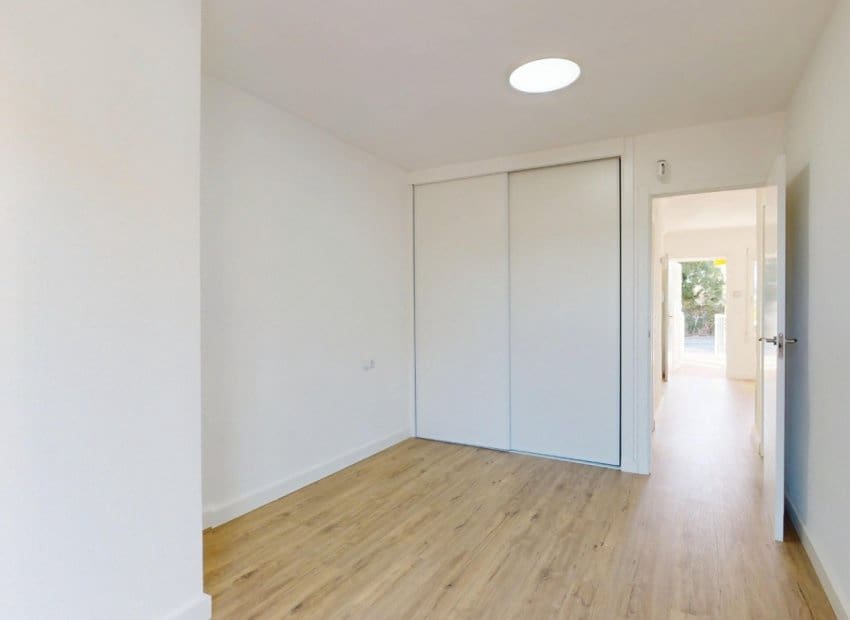 Apartamento de 2 habitaciones en Villamartin en venta - 225.000 € (Ref: 9715378)