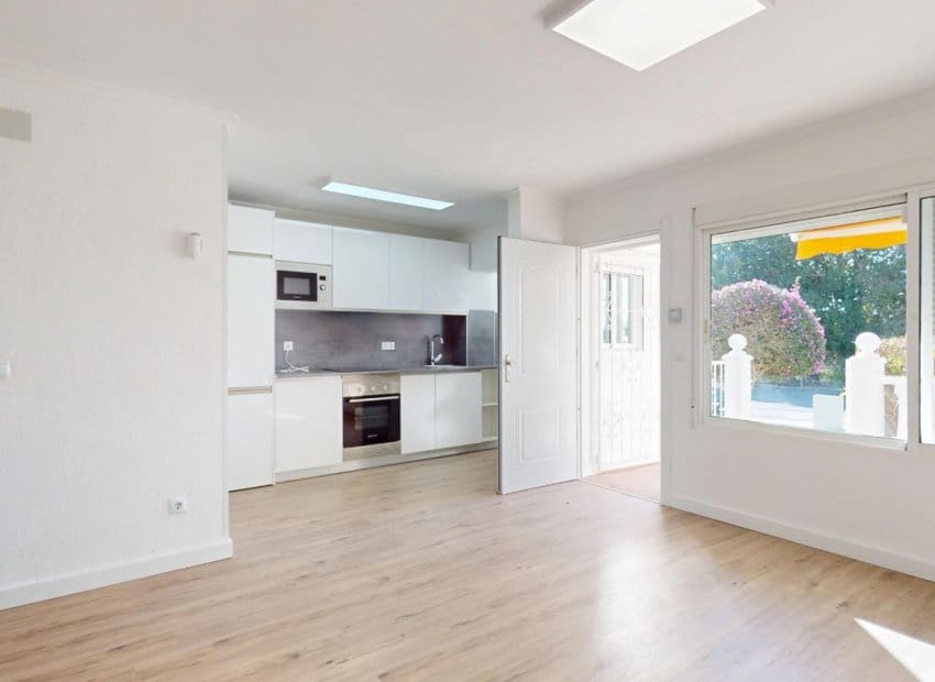 Apartamento de 2 habitaciones en Villamartin en venta - 225.000 € (Ref: 9715378)