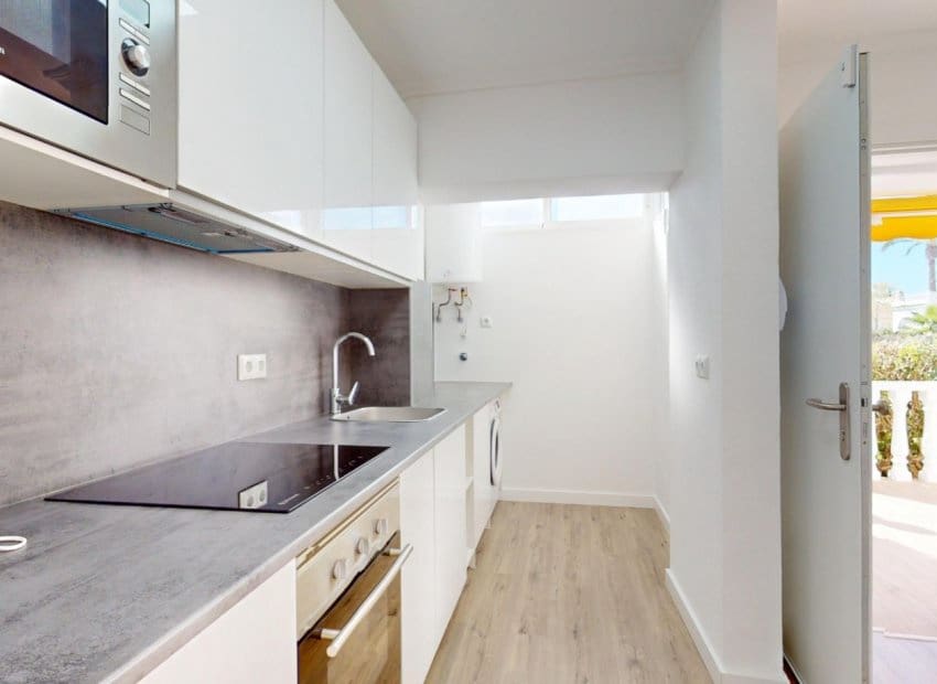 Apartamento de 2 habitaciones en Villamartin en venta - 225.000 € (Ref: 9715378)