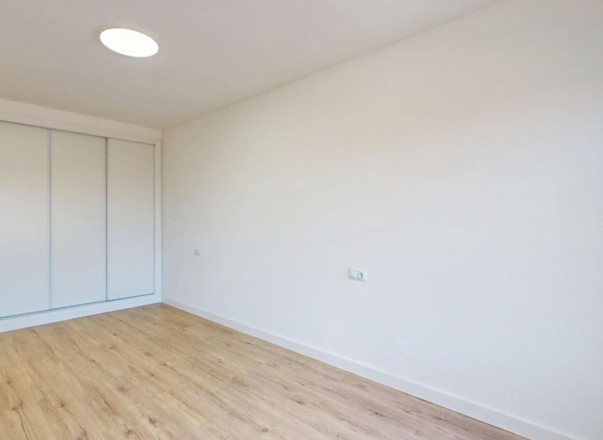 Apartamento de 2 habitaciones en Villamartin en venta - 225.000 € (Ref: 9715378)