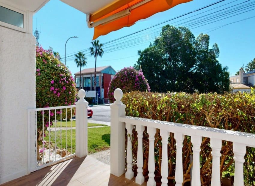 Apartamento de 2 habitaciones en Villamartin en venta - 225.000 € (Ref: 9715378)