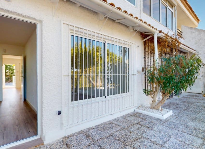 Apartamento de 2 habitaciones en Villamartin en venta - 225.000 € (Ref: 9715378)