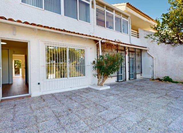 Apartamento de 2 habitaciones en Villamartin, Orihuela en venta - 225.000 € (Ref: 9715378)