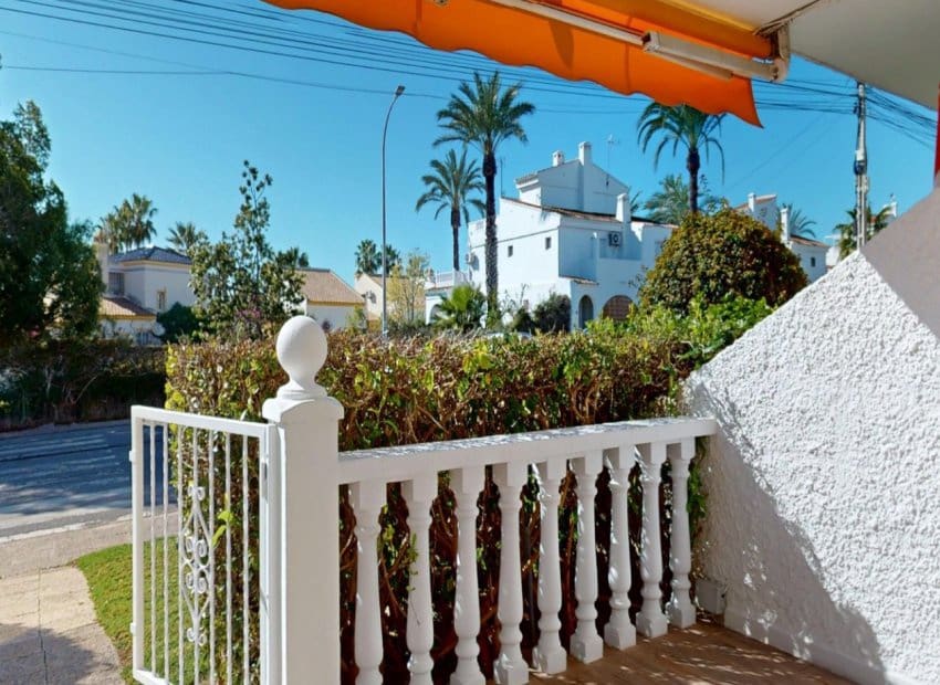 Apartamento de 2 habitaciones en Villamartin en venta - 225.000 € (Ref: 9715378)