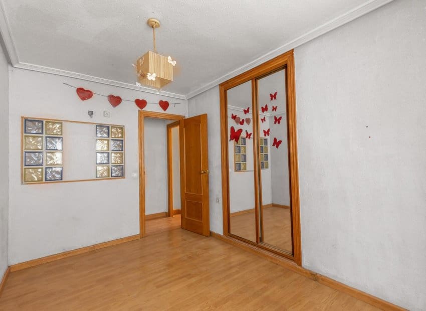 3 Zimmer Apartment zu verkaufen in Torrevieja - 146.000 € (Ref: 9715379)