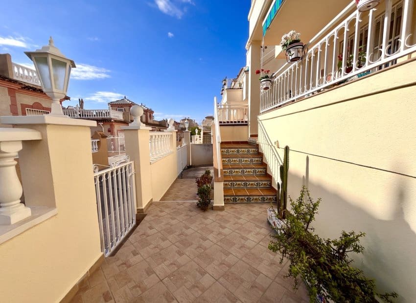 2 bedroom Apartment for sale in Playa Flamenca with pool - € 199,999 (Ref: 9720604)