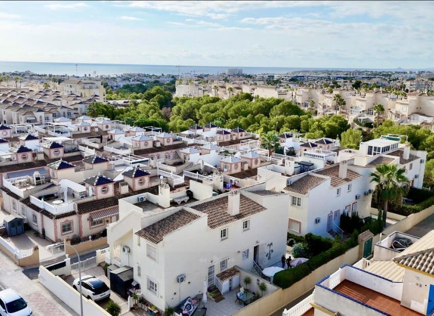 2 bedroom Apartment for sale in Playa Flamenca with pool - € 199,999 (Ref: 9720604)