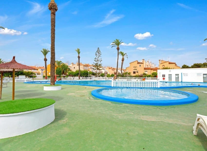 3 slaapkamer Huis te koop in El Limonar met zwembad - € 160.000 (Ref: 9722687)