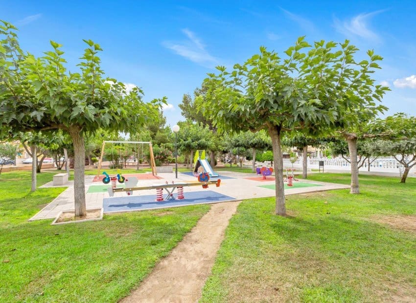 3 slaapkamer Huis te koop in El Limonar met zwembad - € 160.000 (Ref: 9722687)