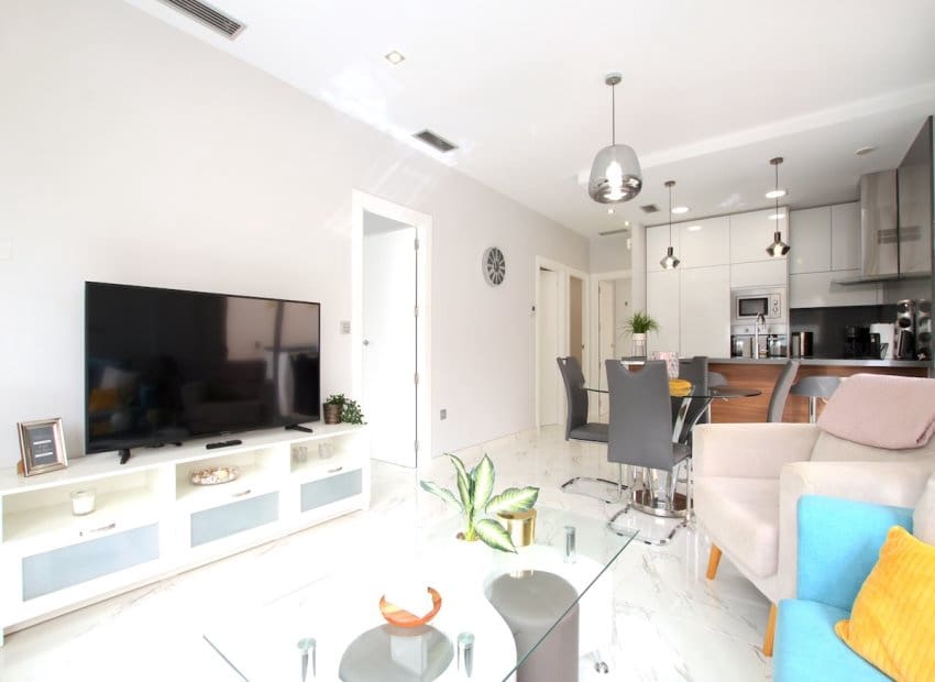 3 makuuhuone Huvila myytävänä paikassa Villamartin mukana uima-altaan - 365 000 € (Ref: 9729478)