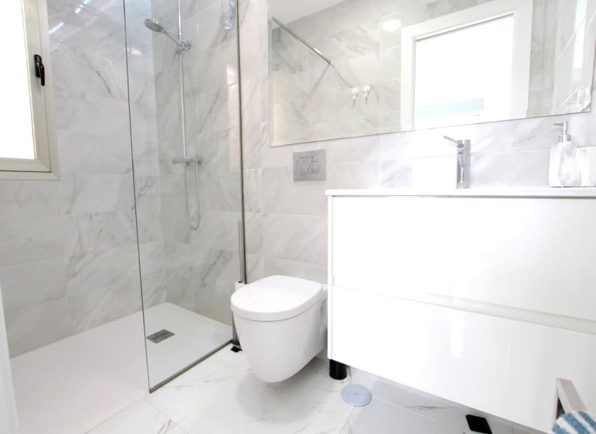 3 makuuhuone Huvila myytävänä paikassa Villamartin mukana uima-altaan - 365 000 € (Ref: 9729478)