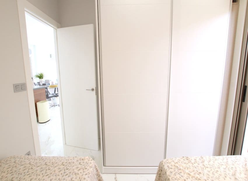 3 makuuhuone Huvila myytävänä paikassa Villamartin mukana uima-altaan - 365 000 € (Ref: 9729478)