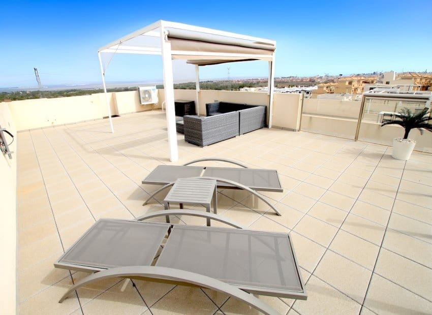 3 makuuhuone Huvila myytävänä paikassa Villamartin mukana uima-altaan - 365 000 € (Ref: 9729478)