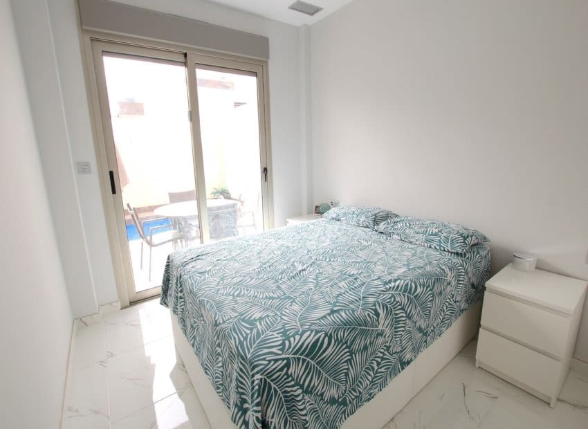 3 makuuhuone Huvila myytävänä paikassa Villamartin mukana uima-altaan - 365 000 € (Ref: 9729478)