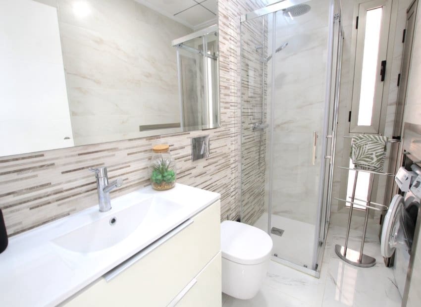 3 makuuhuone Huvila myytävänä paikassa Villamartin mukana uima-altaan - 365 000 € (Ref: 9729478)