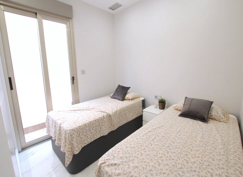 3 makuuhuone Huvila myytävänä paikassa Villamartin mukana uima-altaan - 365 000 € (Ref: 9729478)