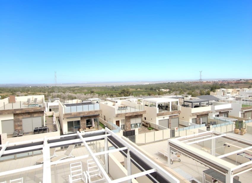 3 makuuhuone Huvila myytävänä paikassa Villamartin mukana uima-altaan - 365 000 € (Ref: 9729478)