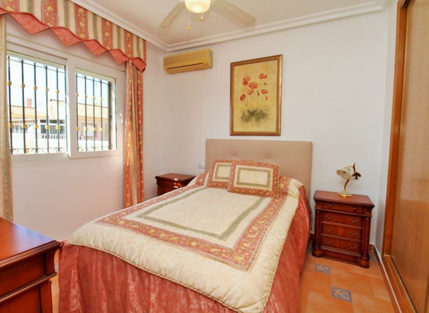 3 sypialnia Dom na sprzedaż w Playa Flamenca z basenem - 249 950 € (Ref: 9729481)