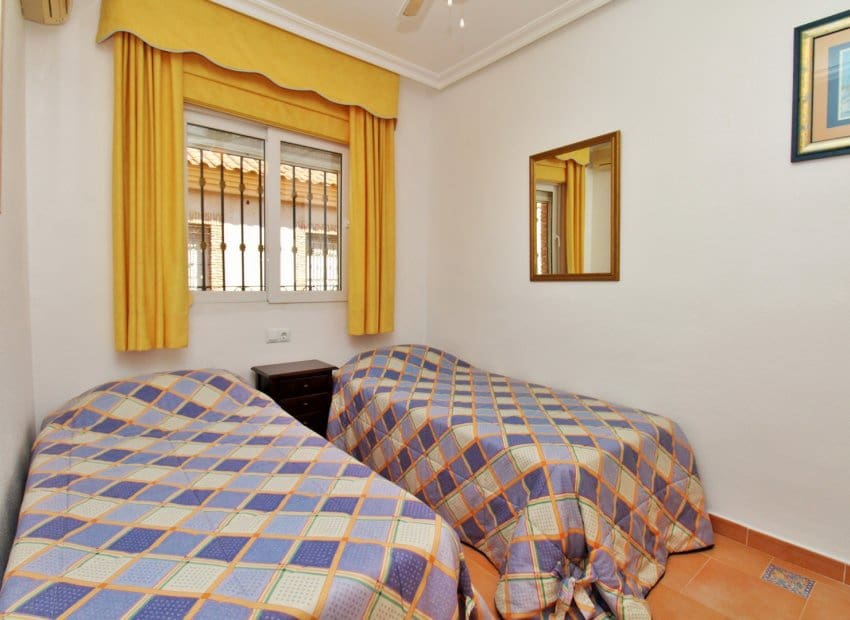 3 sypialnia Dom na sprzedaż w Playa Flamenca z basenem - 249 950 € (Ref: 9729481)