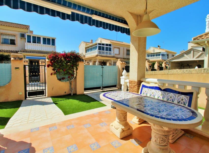 3 sypialnia Dom na sprzedaż w Playa Flamenca z basenem - 249 950 € (Ref: 9729481)