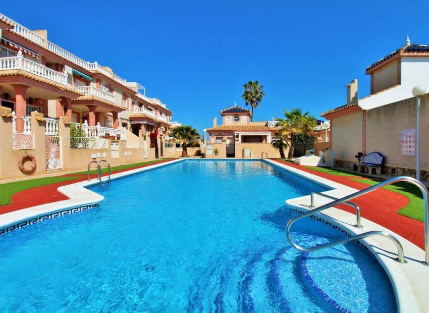 3 sypialnia Dom na sprzedaż w Playa Flamenca z basenem - 249 950 € (Ref: 9729481)