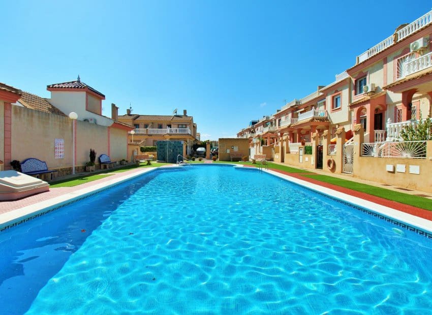 3 sypialnia Dom na sprzedaż w Playa Flamenca z basenem - 249 950 € (Ref: 9729481)