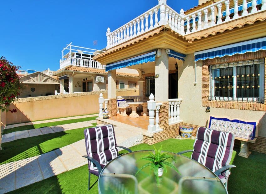 3 sypialnia Dom na sprzedaż w Playa Flamenca z basenem - 249 950 € (Ref: 9729481)